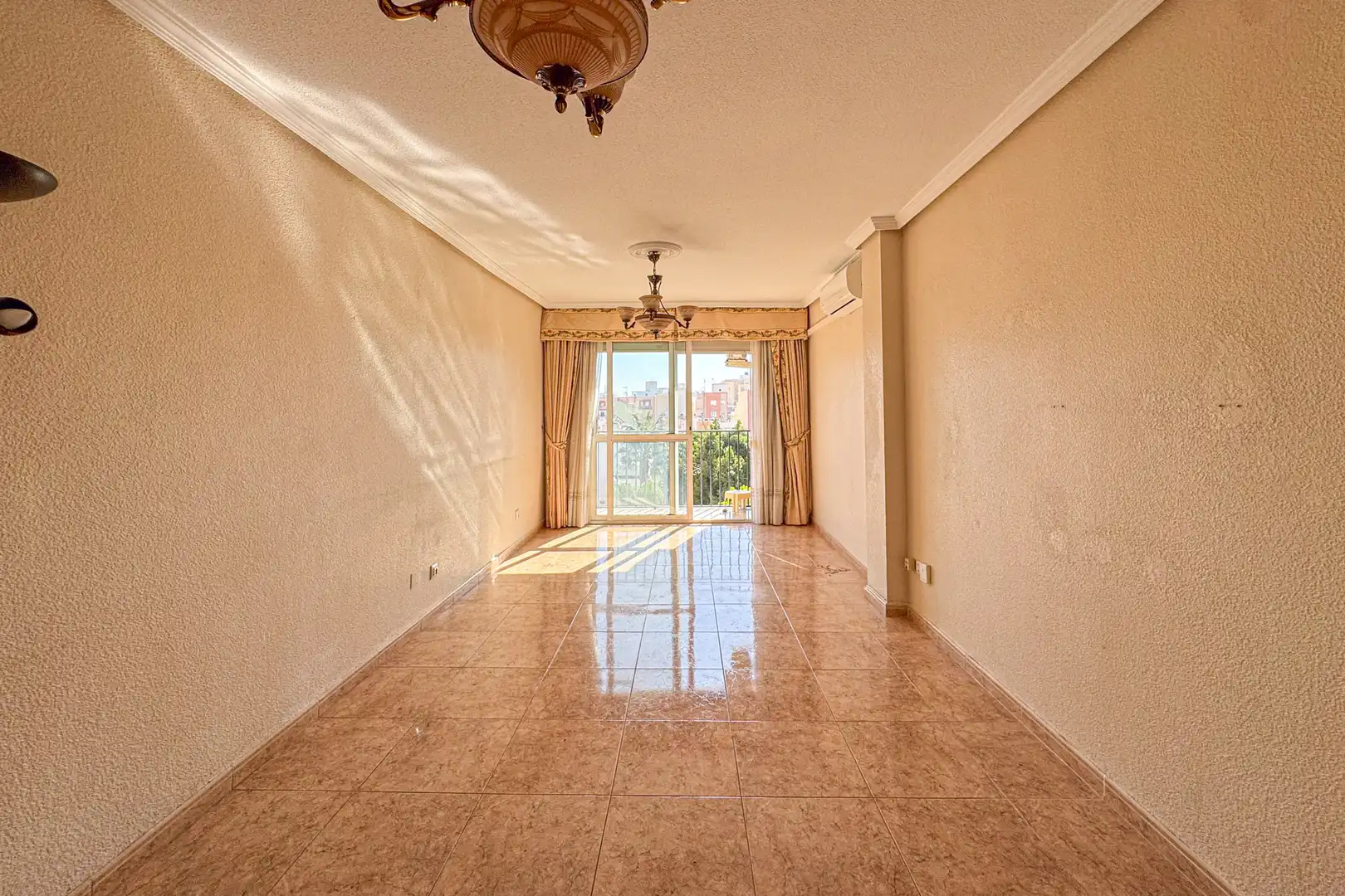 Piso en venta en Almería con Aire acondicionado y Calefacción
