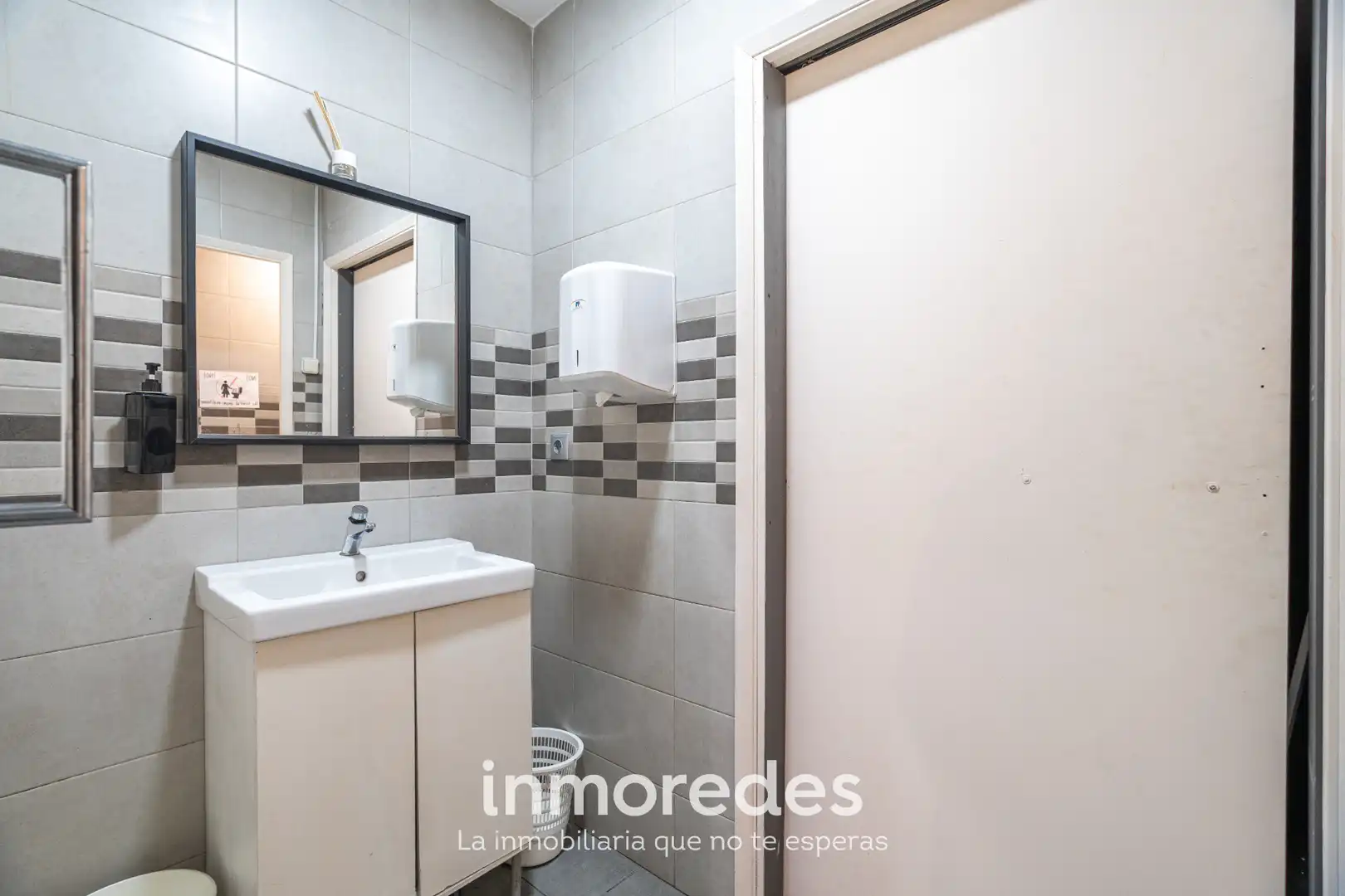 Local comercial en traspàs a Carrer d'Entença, imagen 7