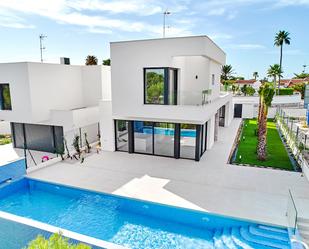 Piscina de Casa o xalet en venda en Orihuela amb Aire condicionat, Jardí privat i Terrassa