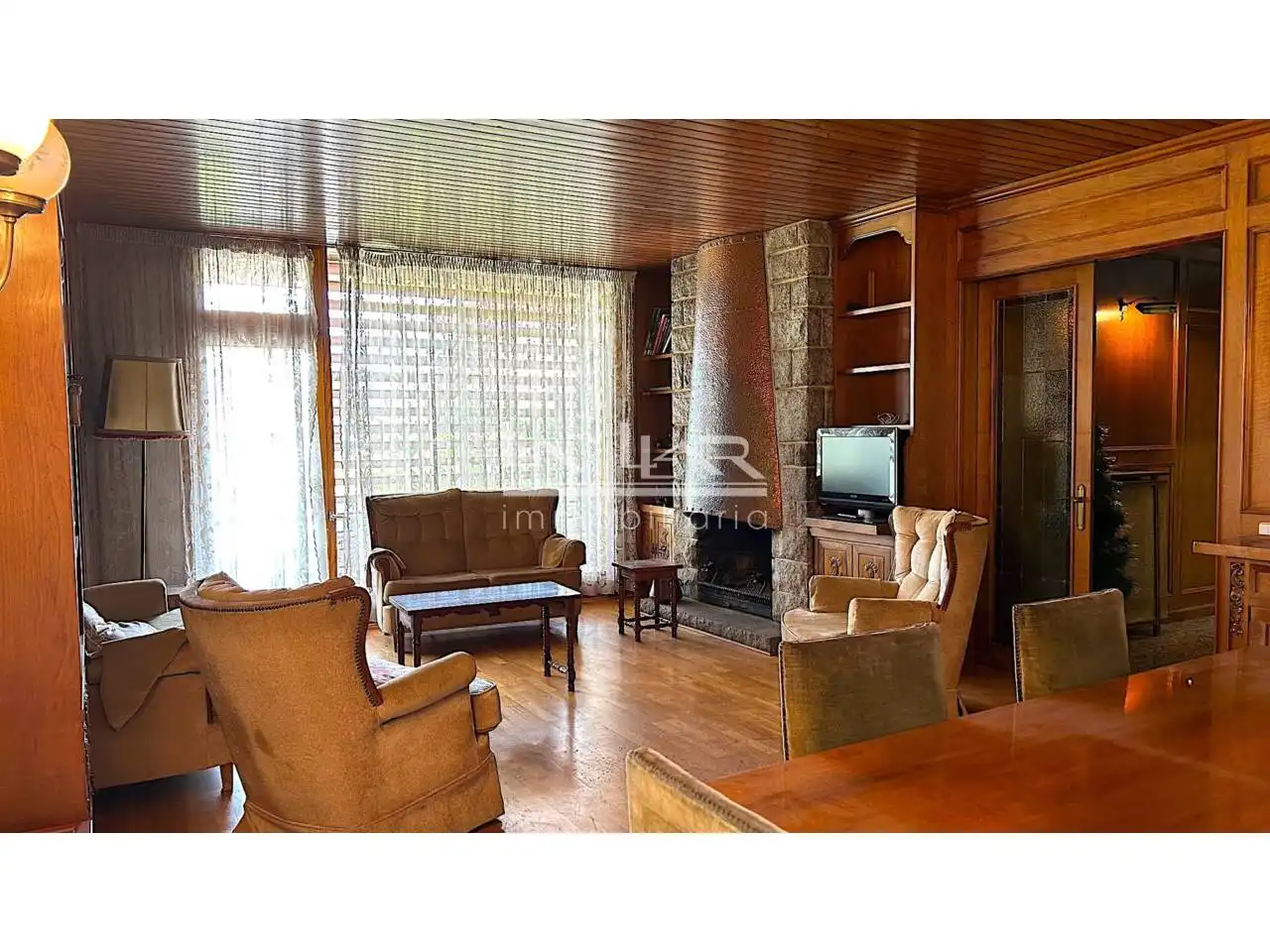 Sala d'estar de Casa o xalet en venda en Vic amb Calefacció, Jardí privat i Parquet