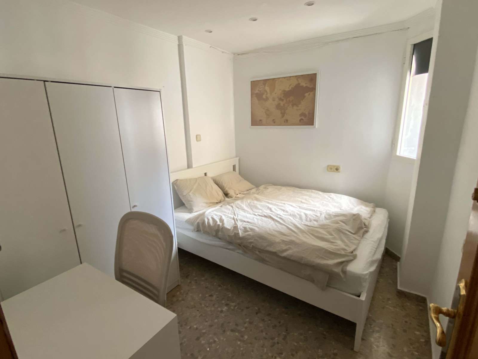 Bedroom of Flat to share in  Valencia Capital  with Air Conditioner, Heating and Terrace