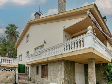 Villa con piscina in vendita a C/ Holanda