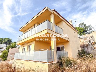 Xalet amb jardí en venda a Carrer de la Foia de Bunyol 65
