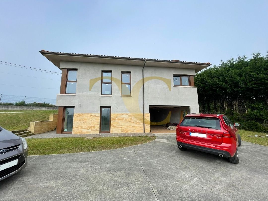 Vista exterior de Casa o xalet en venda en Villaviciosa amb Jardí privat i Traster