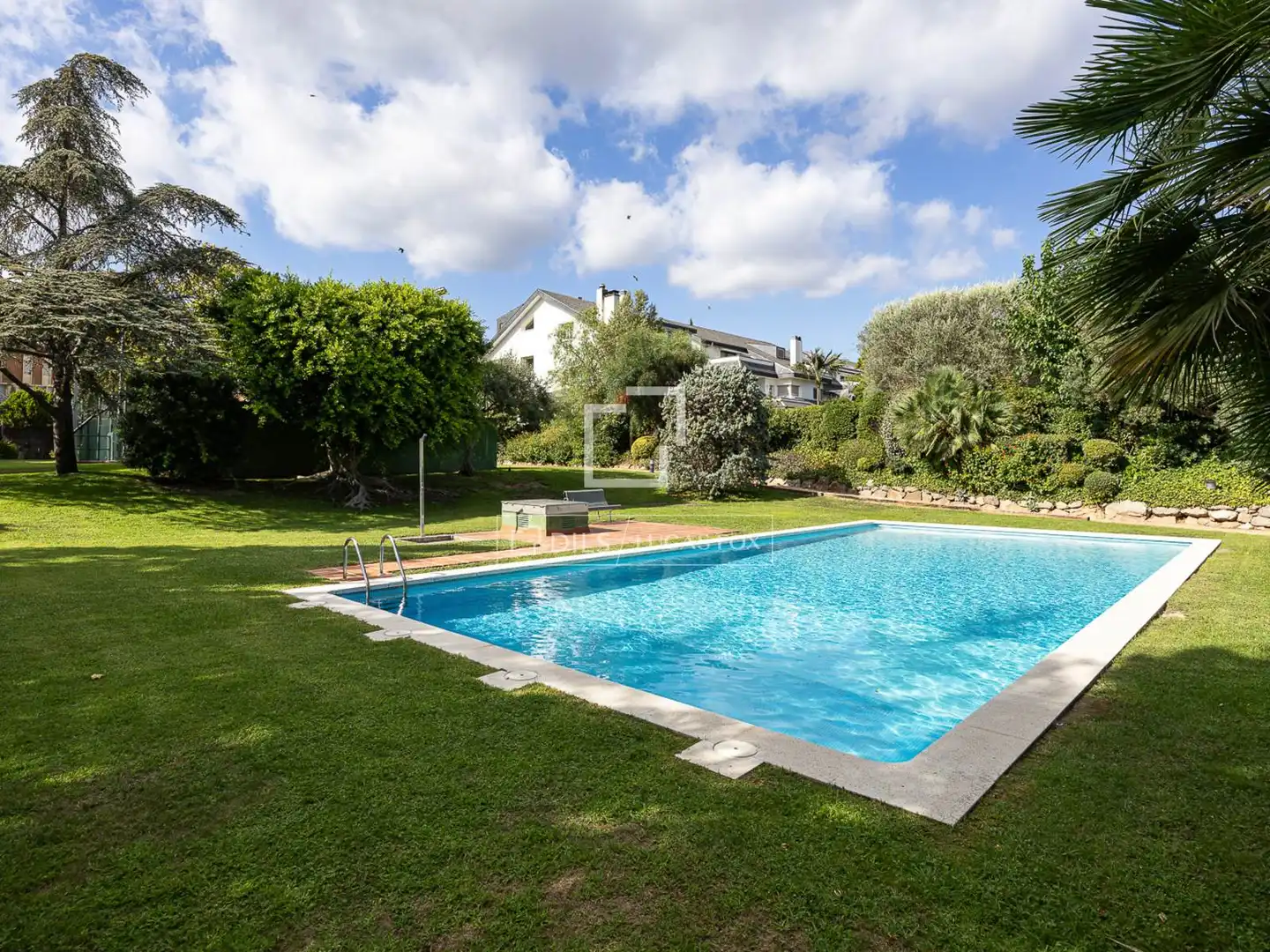 Piscina de Casa o chalet en venta en Barcelona con Aire acondicionado, Terraza y Trastero