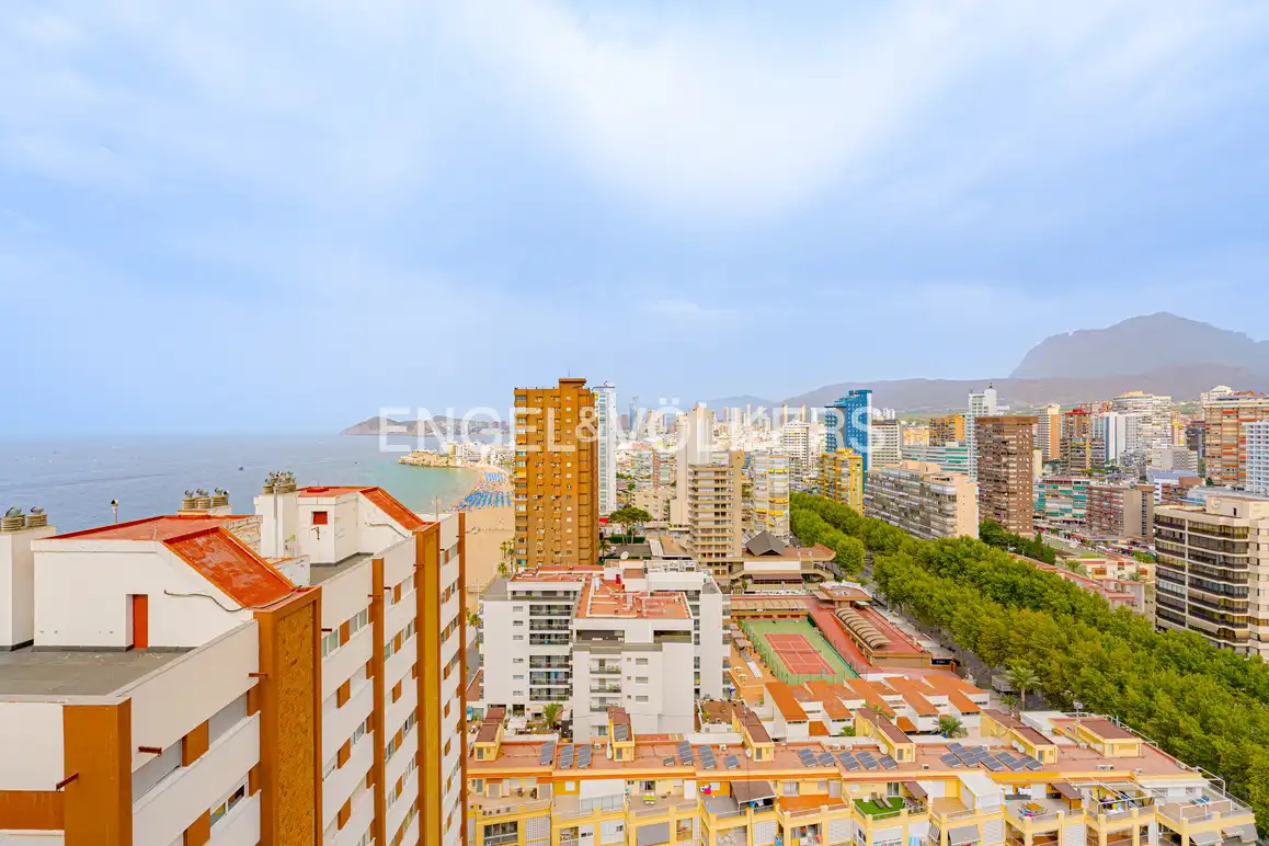 Außenansicht von Dachboden zum Verkauf in Benidorm mit Klimaanlage und Terrasse