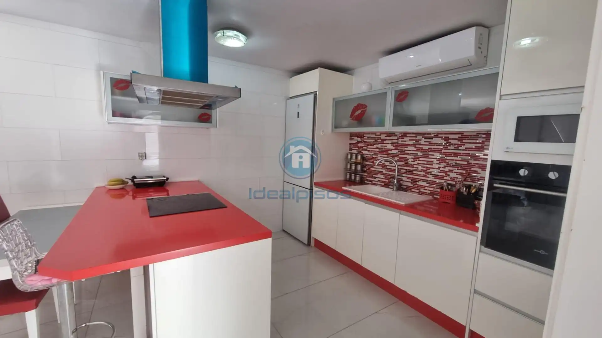 Cuina de Casa o xalet en venda en Alicante / Alacant amb Aire condicionat, Jardí privat i Terrassa