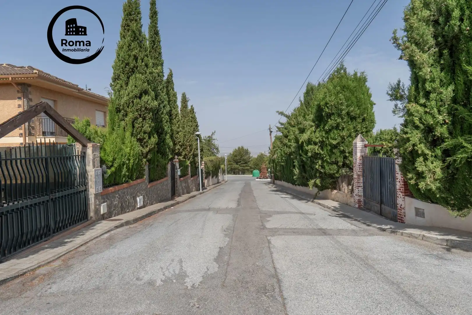 Vista exterior de Casa o xalet en venda en La Zubia amb Aire condicionat, Calefacció i Jardí privat