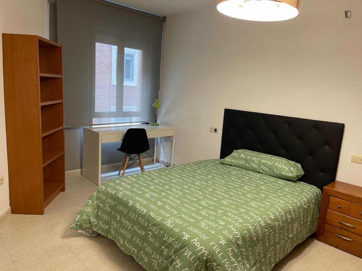 Apartment to share in Salesas
