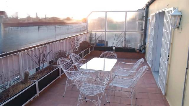 Ático en Alquiler en Calle de Hermosilla en Goya