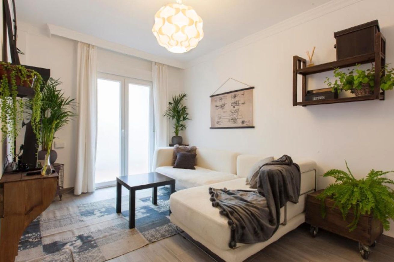 Living room of Apartment to rent in  Granada Capital  with Air Conditioner, Heating and Parquet flooring