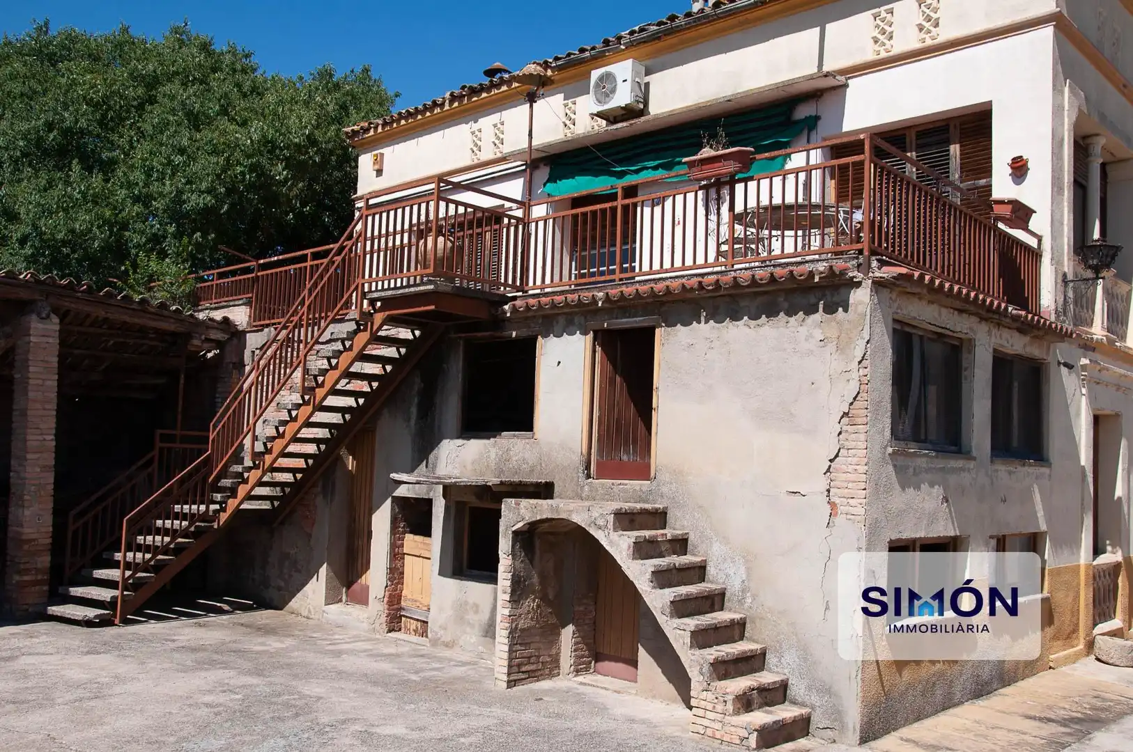 Vista exterior de Finca rústica en venda en Manresa amb Jardí privat, Terrassa i Traster