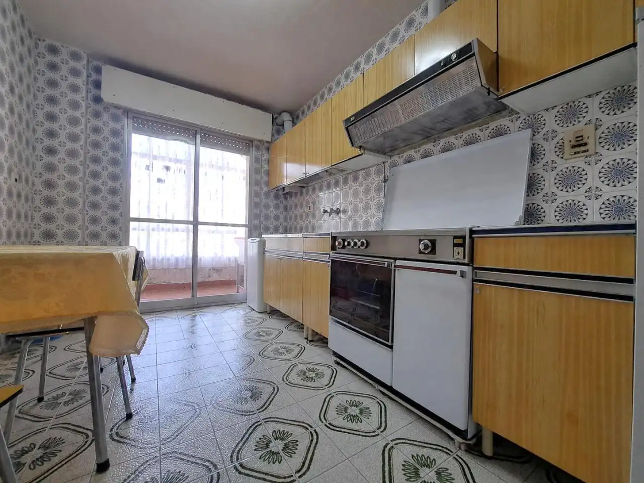 Cuina de Pis en venda en Ourense Capital  amb Parquet, Traster i Moblat