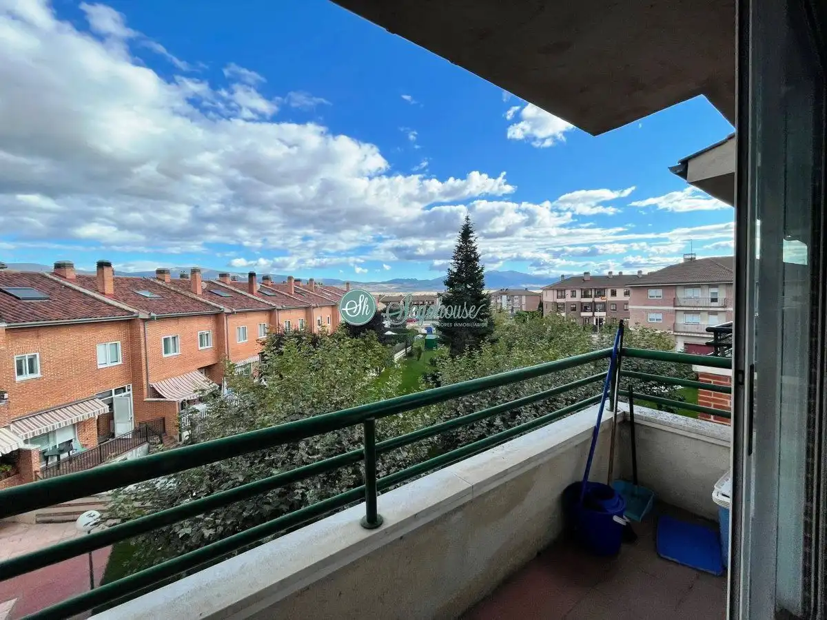 Exterior view of Flat for sale in San Cristóbal de Segovia  with Terrace and Storage room