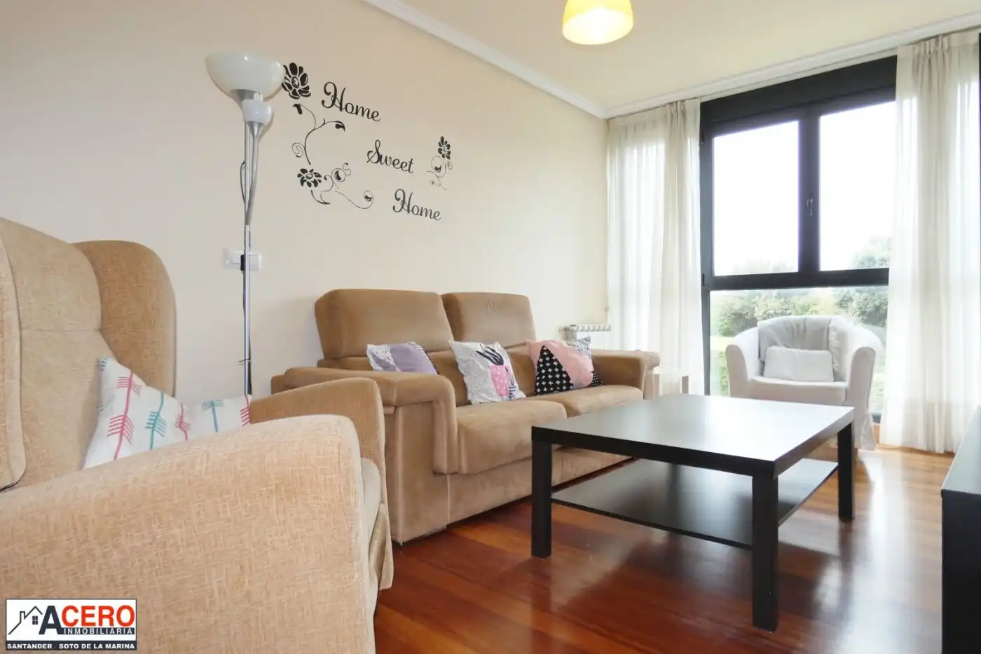 Living room of Flat for rent in Santa Cruz de Bezana  with Heating, Parquet flooring and Furnished