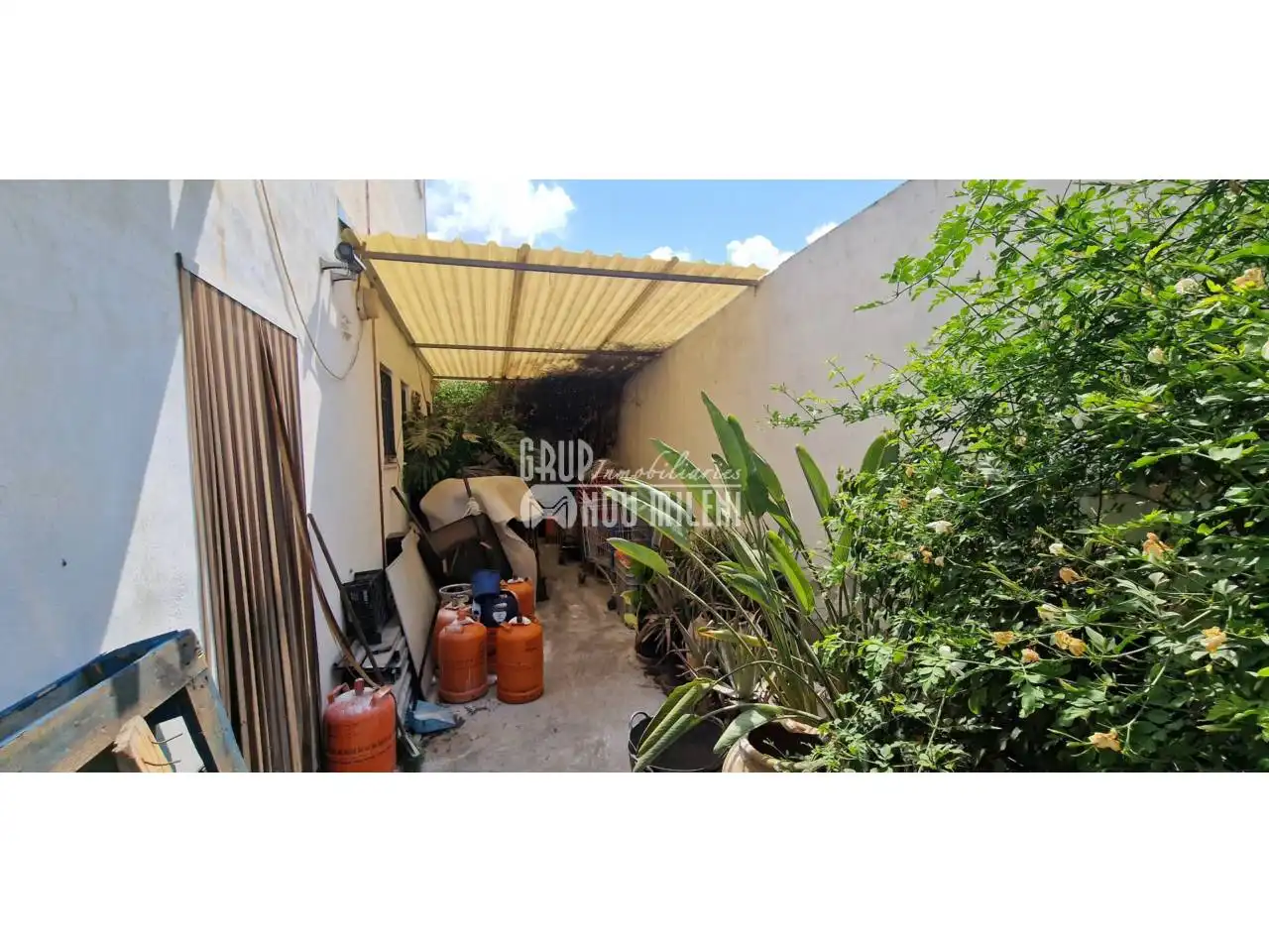 Exterior view of Industrial buildings for sale in Beniparrell