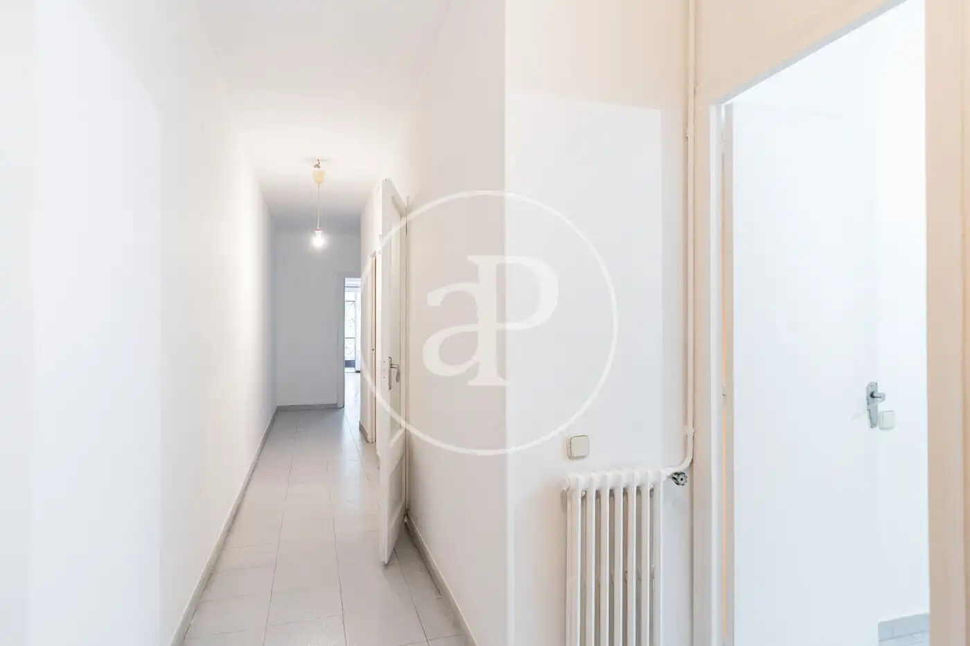 Piso en venta en Barcelona con Calefacción, Terraza y Balcón