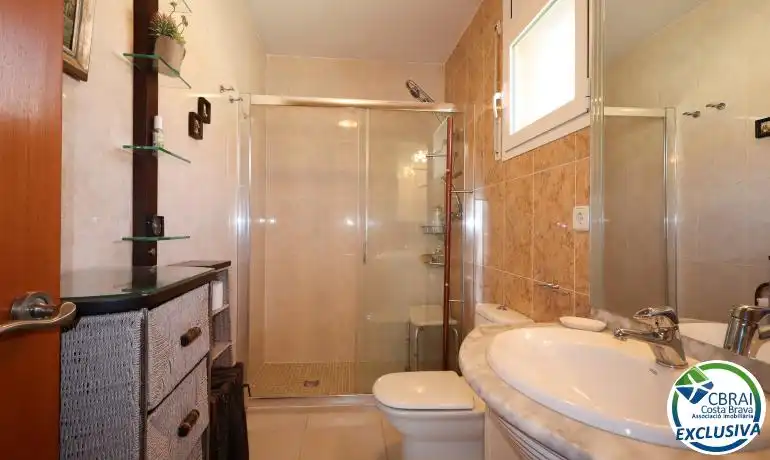 Baño de Casa adosada en venta en Llançà con Aire acondicionado, Calefacción y Terraza