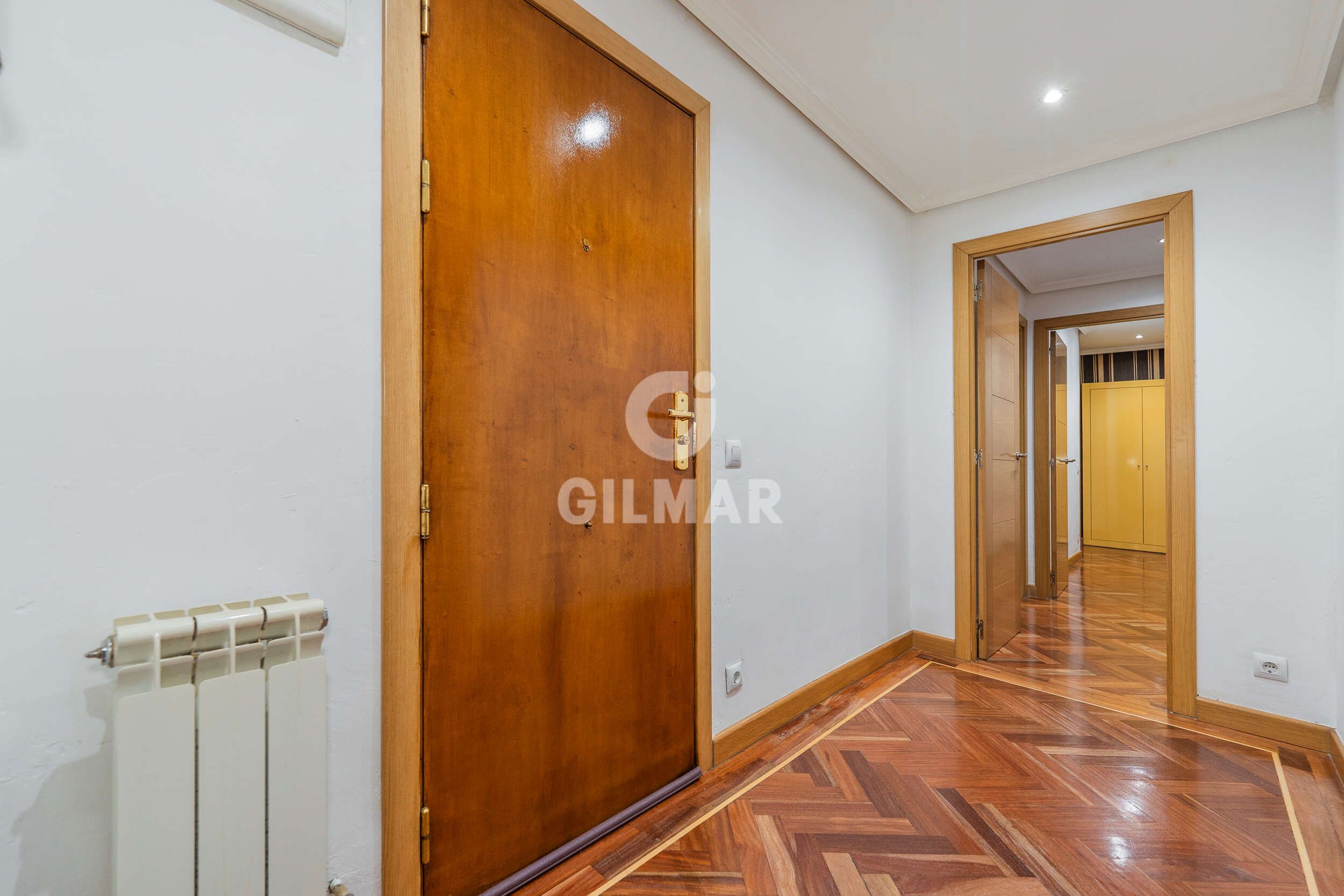 Piso en venta en  Madrid Capital con Calefacción, Jardín privado y Piscina