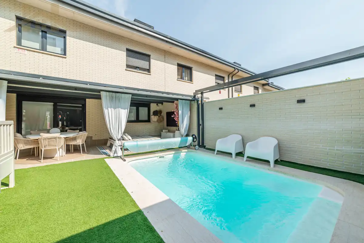Piscina de Casa o chalet en venta en Rivas-Vaciamadrid con Aire acondicionado, Calefacción y Jardín privado
