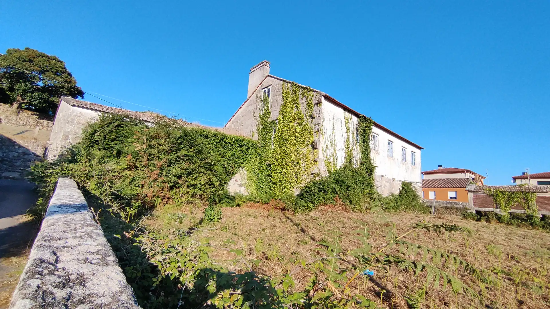 Außenansicht von Country house zum Verkauf in Nigrán mit Privatgarten