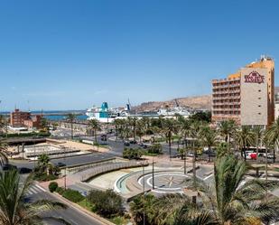 Vista exterior de Pis de lloguer en  Almería Capital amb Aire condicionat, Terrassa i Balcó