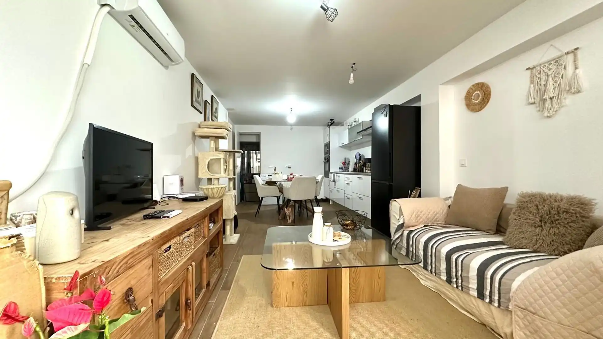 Sala d'estar de Local en venda en El Puerto de Santa María amb Aire condicionat