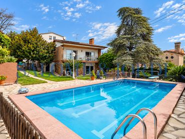 Casa con piscina in vendita a Carrer Catalunya
