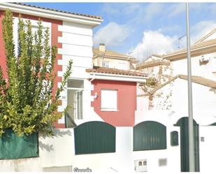 Vista exterior de Casa adosada en venda en Plasencia amb Aire condicionat, Calefacció i Jardí privat