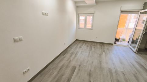Foto 2 de Piso en venta en Calle Sagrada Familia, El Carmen - Casas del Hogar, Palencia Capital