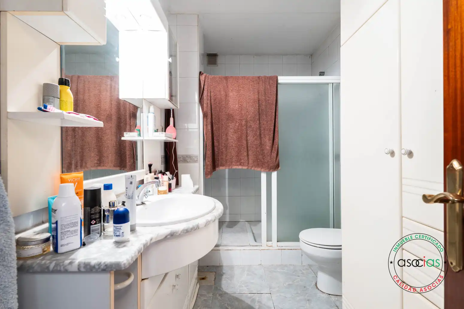 Badezimmer von Dachboden zum Verkauf in Gijón  mit Heizung, Parkett und Terrasse