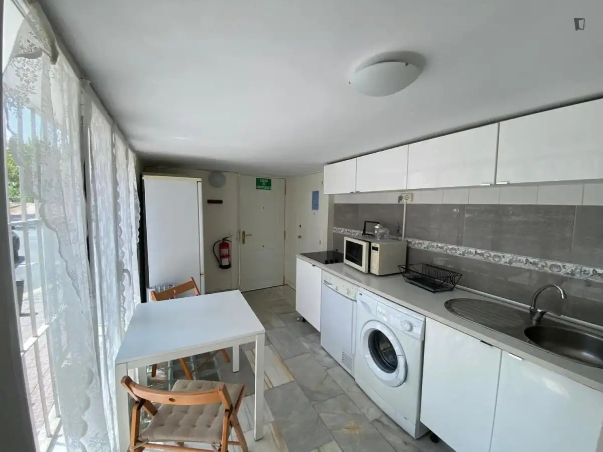 Cocina de Estudio de alquiler en Madrid con Aire acondicionado, Calefacción y Amueblado