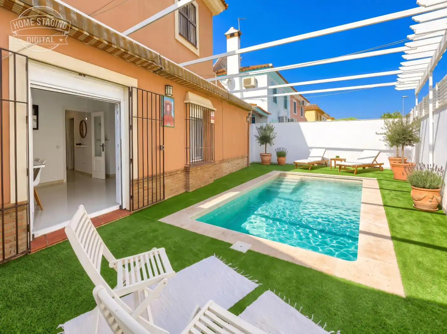 Piscina de Casa adosada en venda en Espartinas amb Aire condicionat, Calefacció i Jardí privat