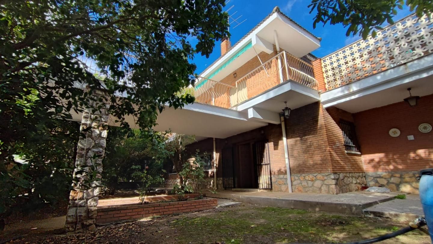 Vista exterior de Casa o xalet en venda en Quintanar de la Orden amb Terrassa i Balcó