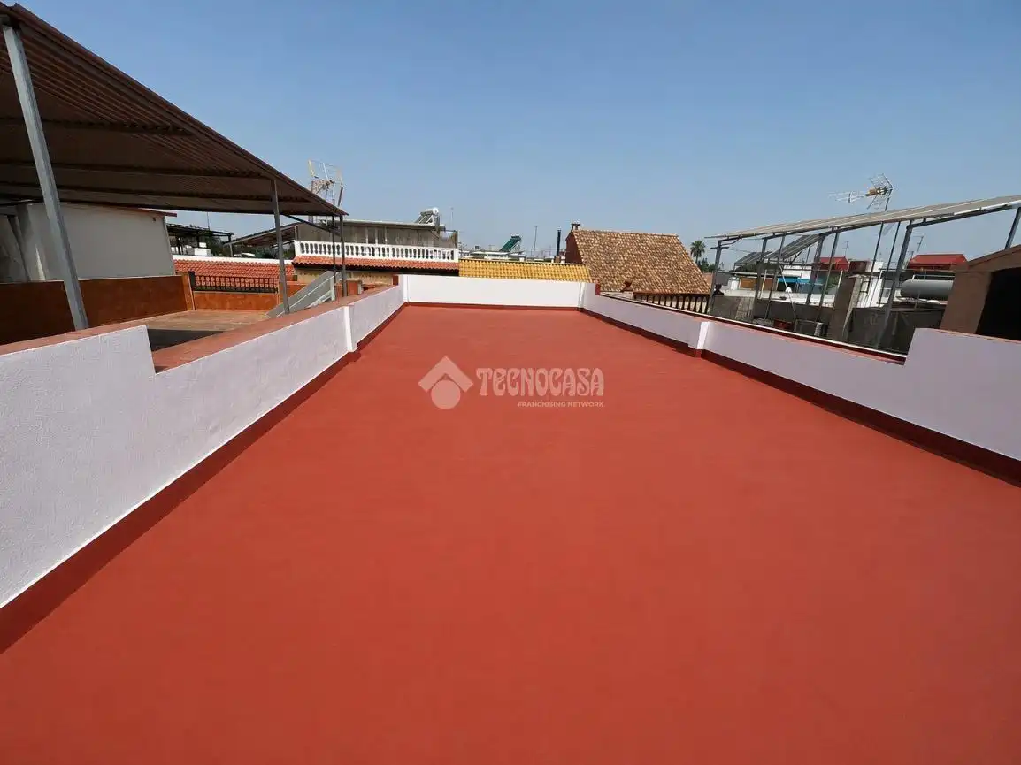 Terrassa de Casa adosada en venda en La Rinconada amb Aire condicionat, Terrassa i Balcó