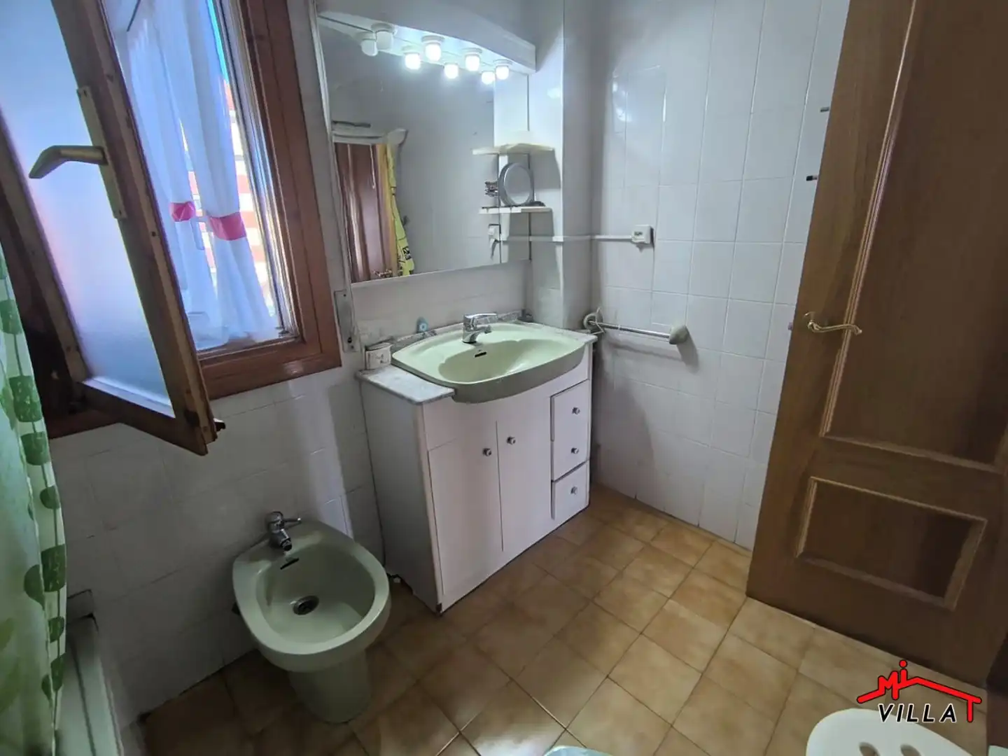 Badezimmer von Wohnung zum Verkauf in Colindres mit Heizung, Terrasse und Abstellraum