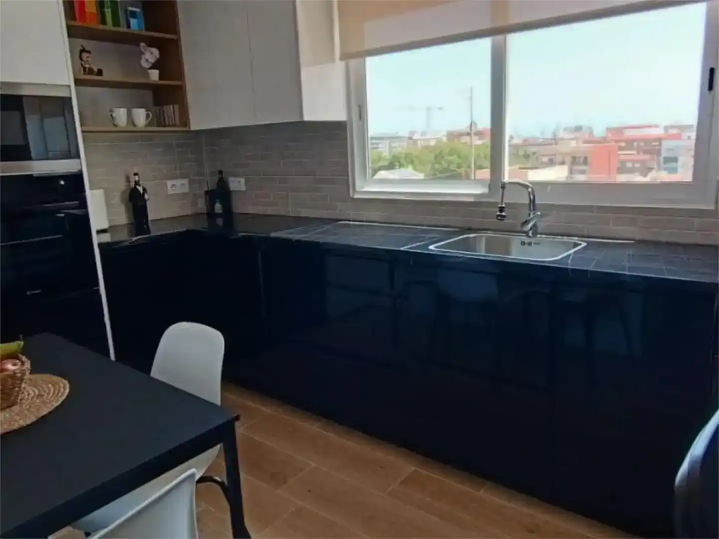 Cuina de Pis de lloguer en Valencia amb Aire condicionat, Parquet i Moblat