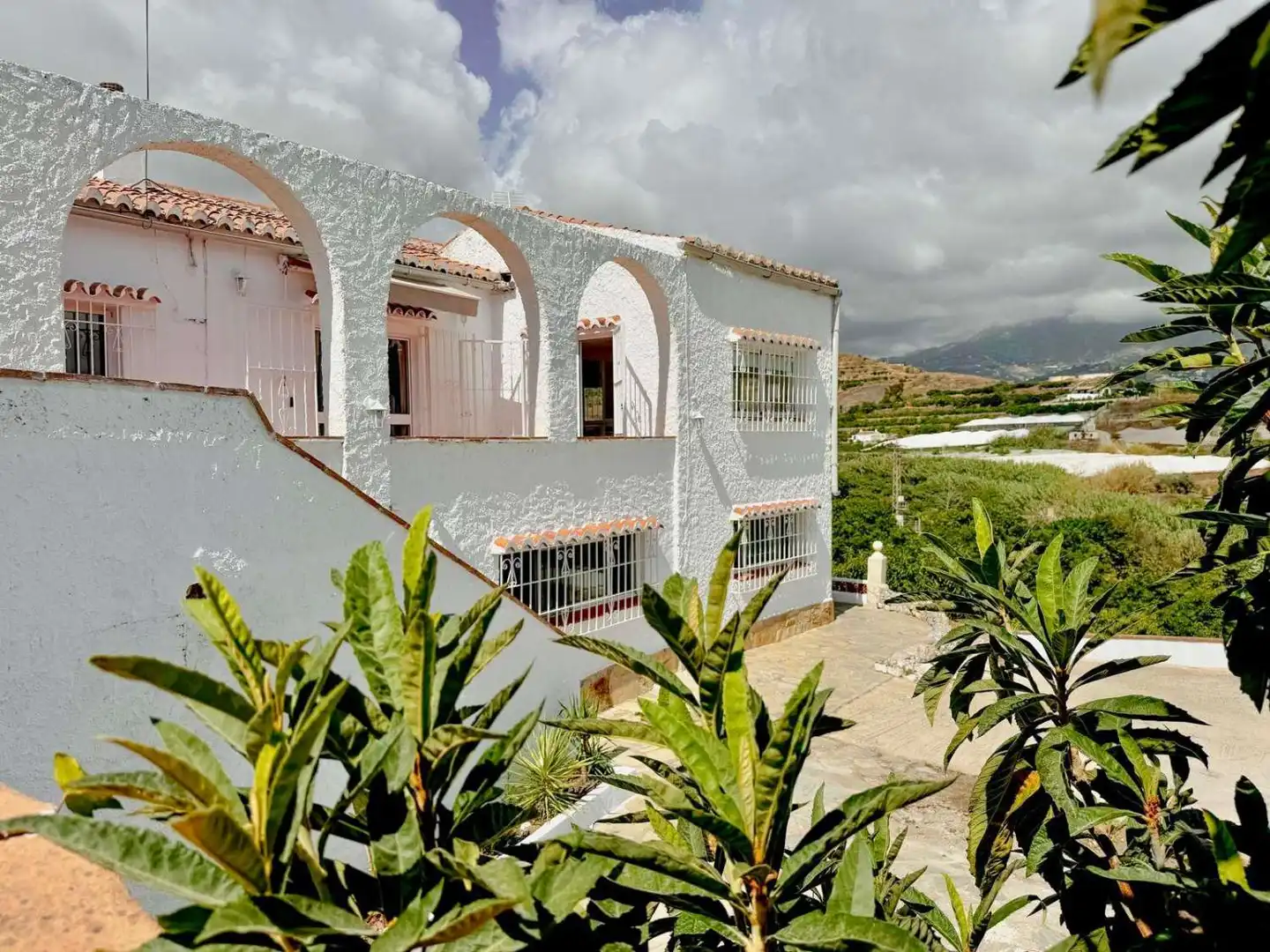 Vista exterior de Casa o xalet en venda en Nerja amb Aire condicionat i Piscina