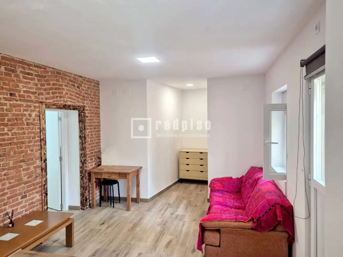 Sala d'estar de Local en venda en Madrid amb Terrassa