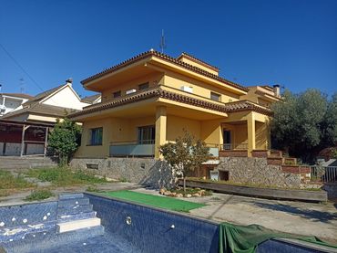 Chalet con piscina en venta en Carrer Solsonès