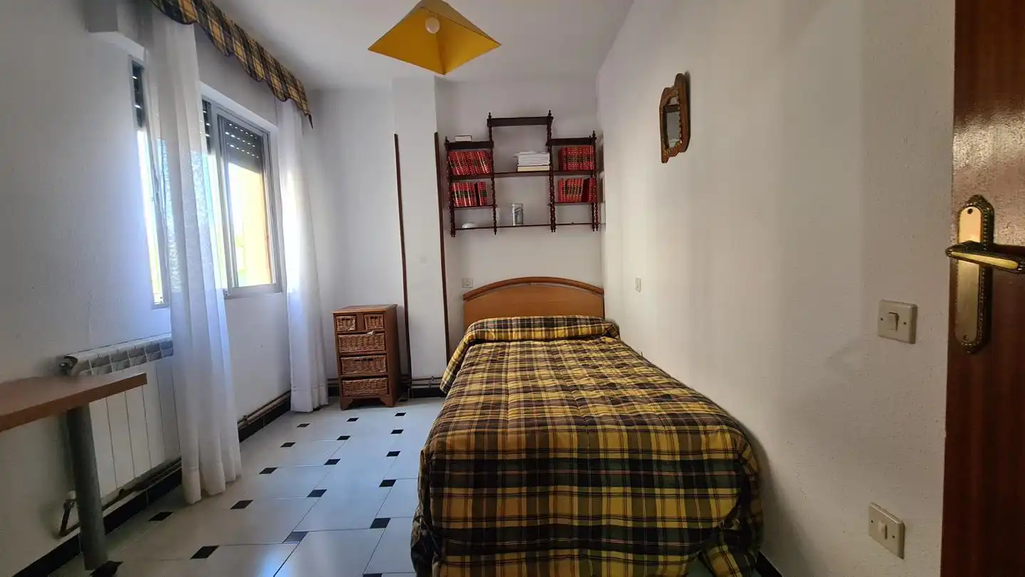 Habitación de Dúplex en venta en La Adrada , Ávila