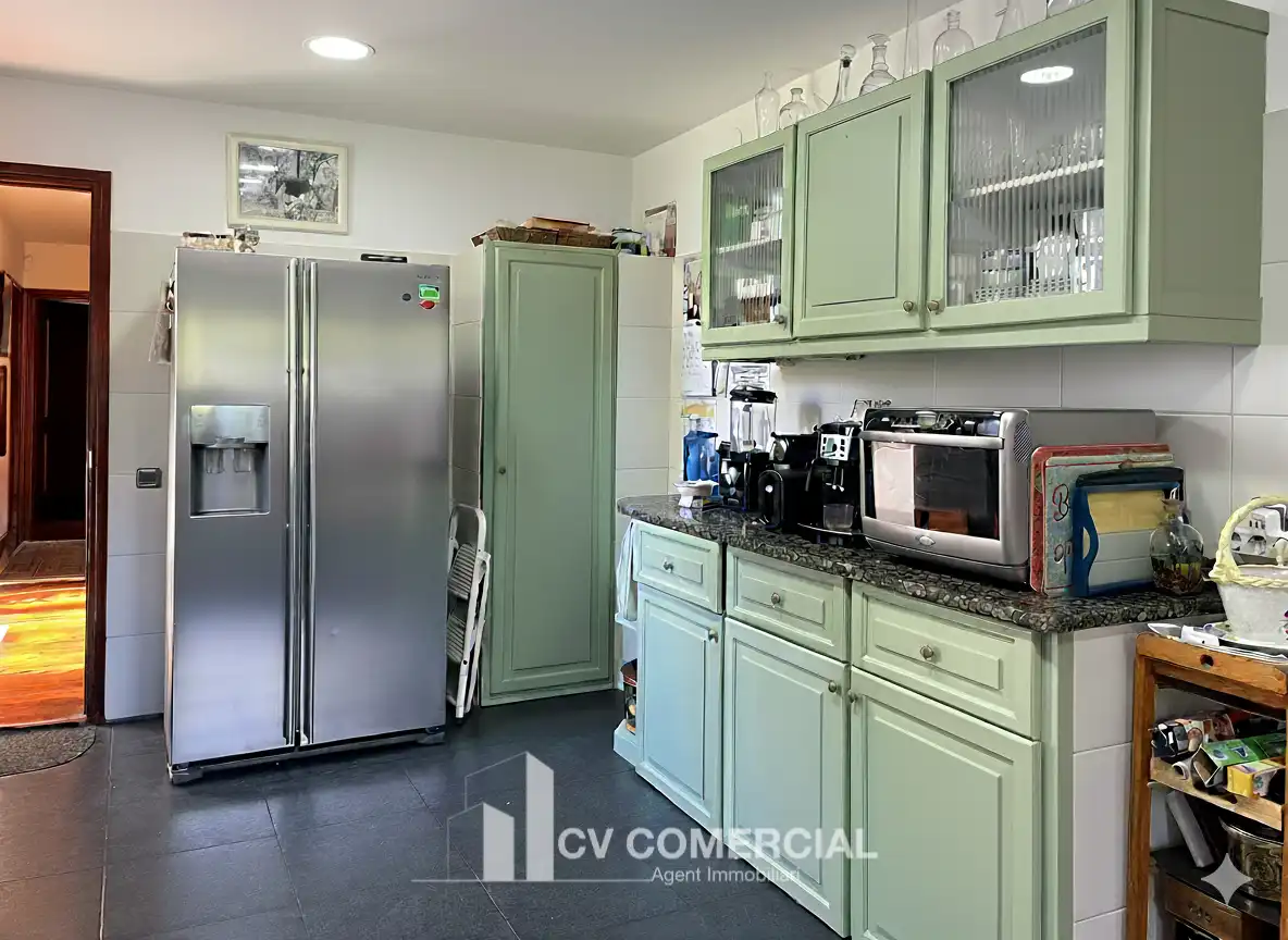 Cuina de Casa o xalet en venda en Sant Cugat del Vallès amb Aire condicionat, Calefacció i Jardí privat