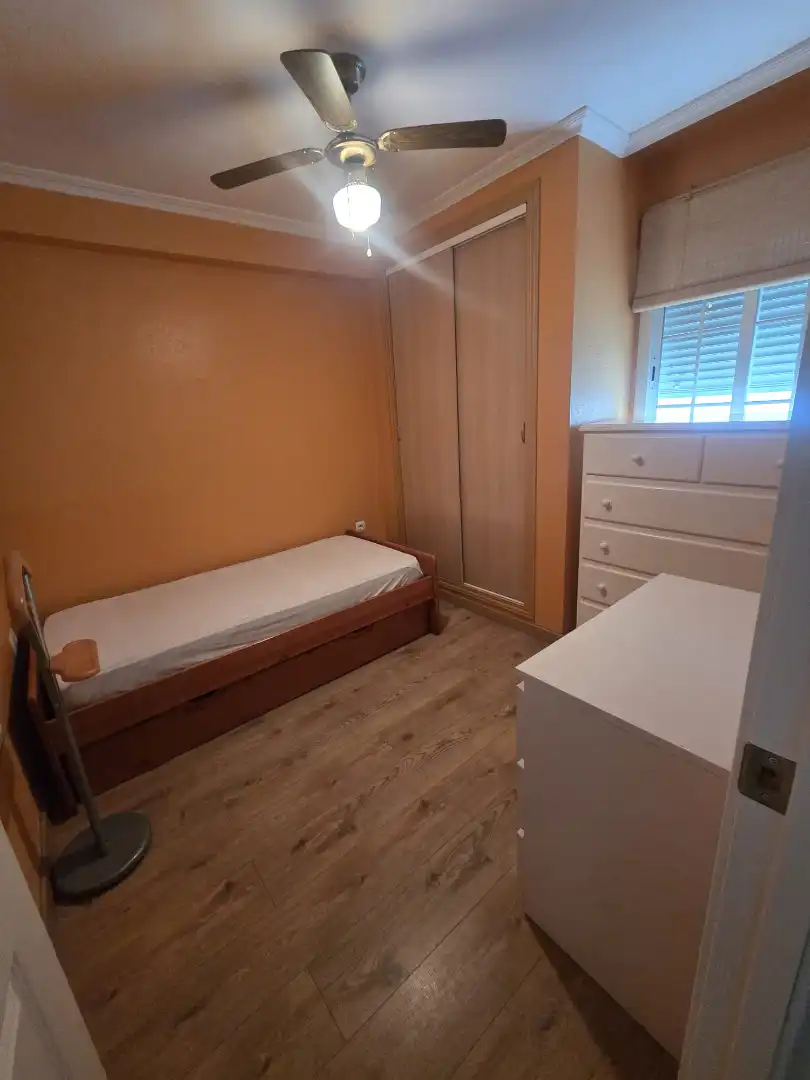 Habitación de Piso de alquiler en Badajoz con Aire acondicionado, Calefacción y Amueblado