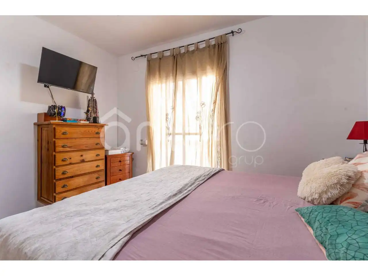 Habitación de Dúplex en venta en Vilanova i la Geltrú con Terraza, Balcón y Alarma