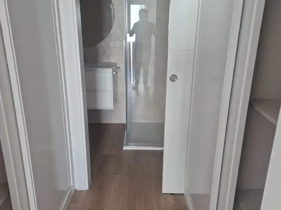 Badezimmer von Wohnung zur Miete in A Coruña Capital 