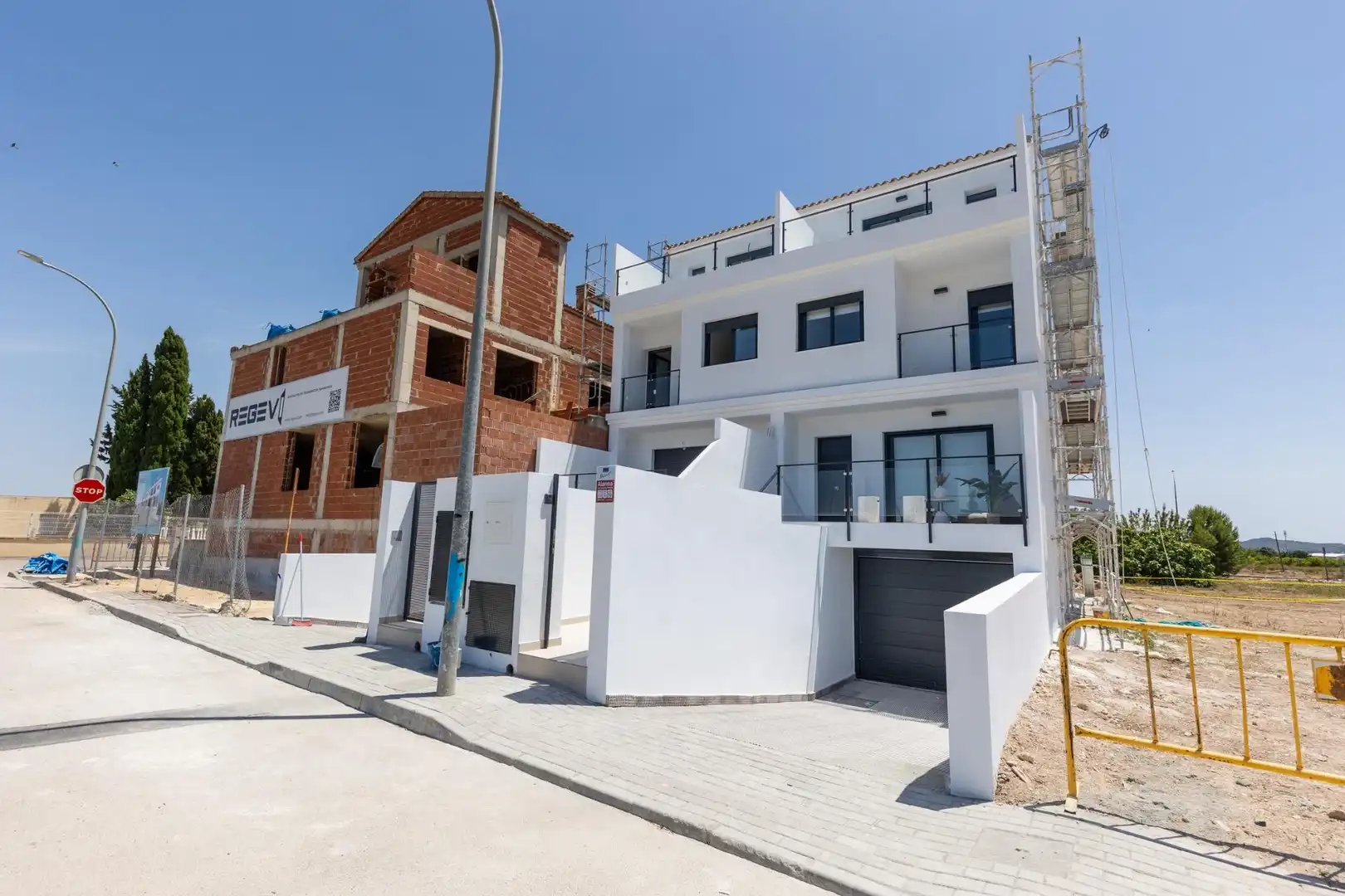Vista exterior de Casa adosada en venda en Rafal amb Terrassa, Balcó i Piscina comunitària