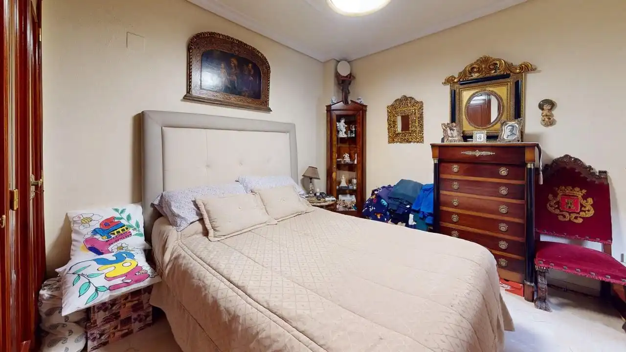 Bedroom of Flat for sale in Sevilla  with Air Conditioner, Heating and Terrace