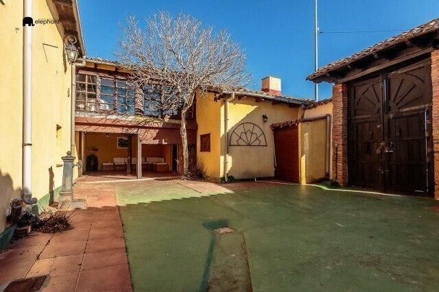 Exterior view of Country house for sale in Chozas de Abajo  with Heating, Private garden and Terrace