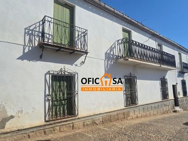 Casa con balcón en venta en Baños de la Encina