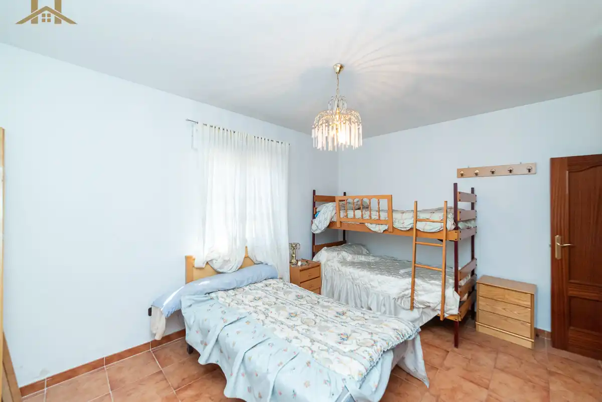 Dormitori de Casa o xalet en venda en Aldea del Fresno amb Aire condicionat, Jardí privat i Terrassa